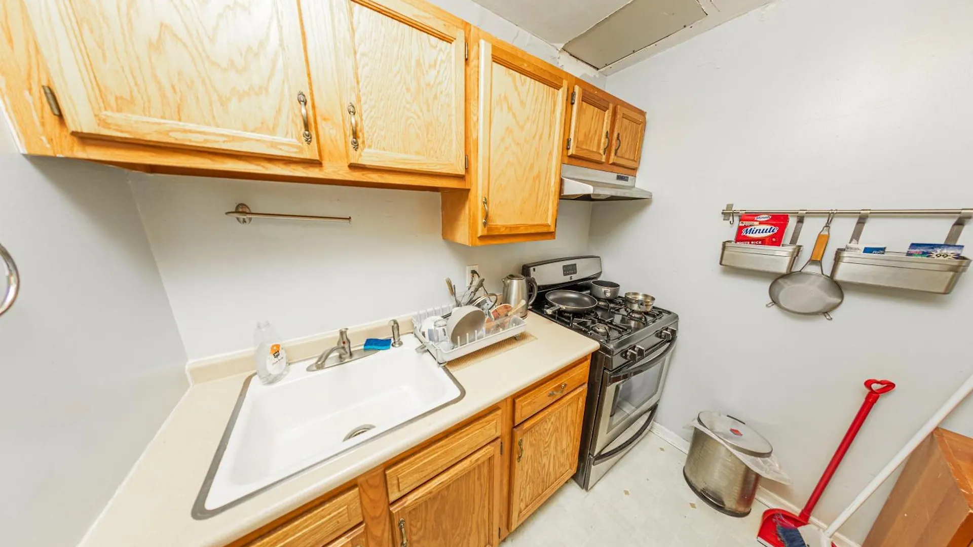Central & Affordable Williamsburg Private Bedroom Close To Subway New York
