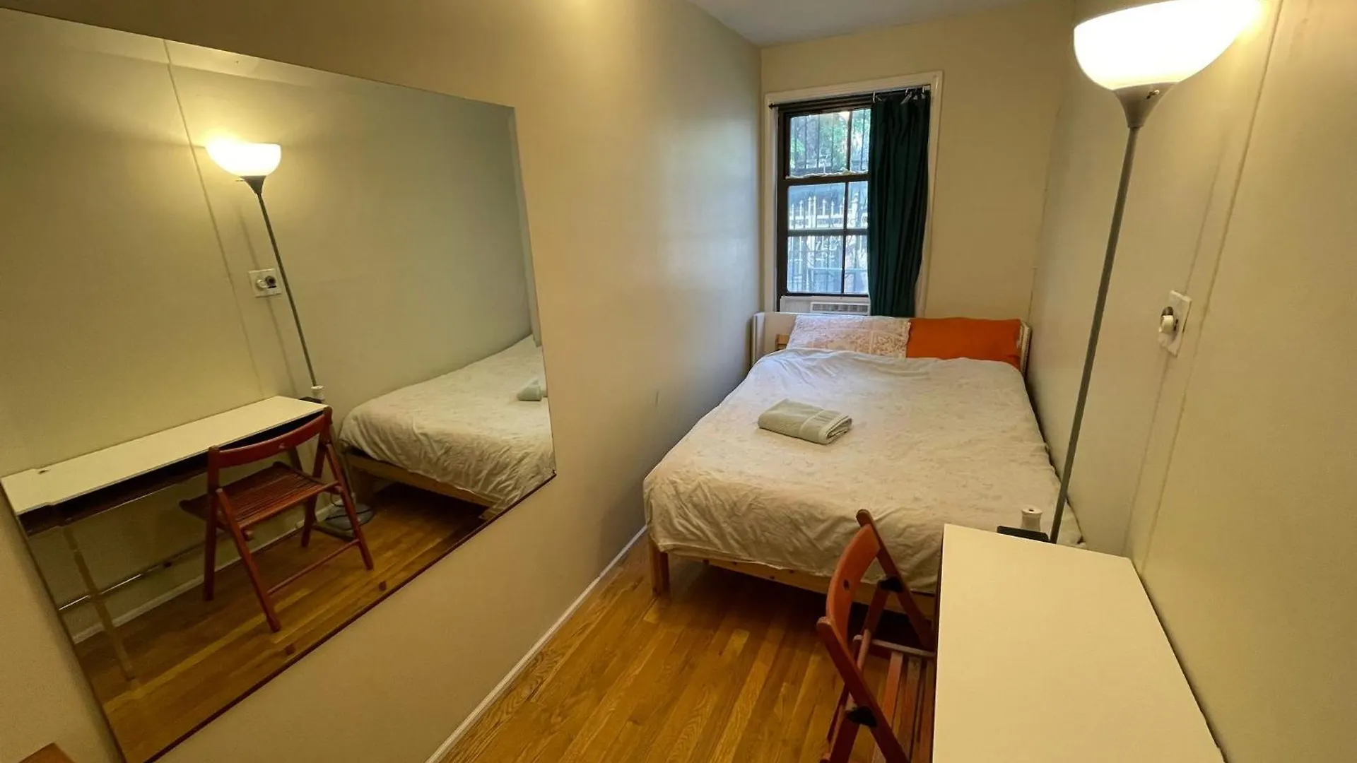 Central & Affordable Williamsburg Private Bedroom Close To Subway New York 0*,
